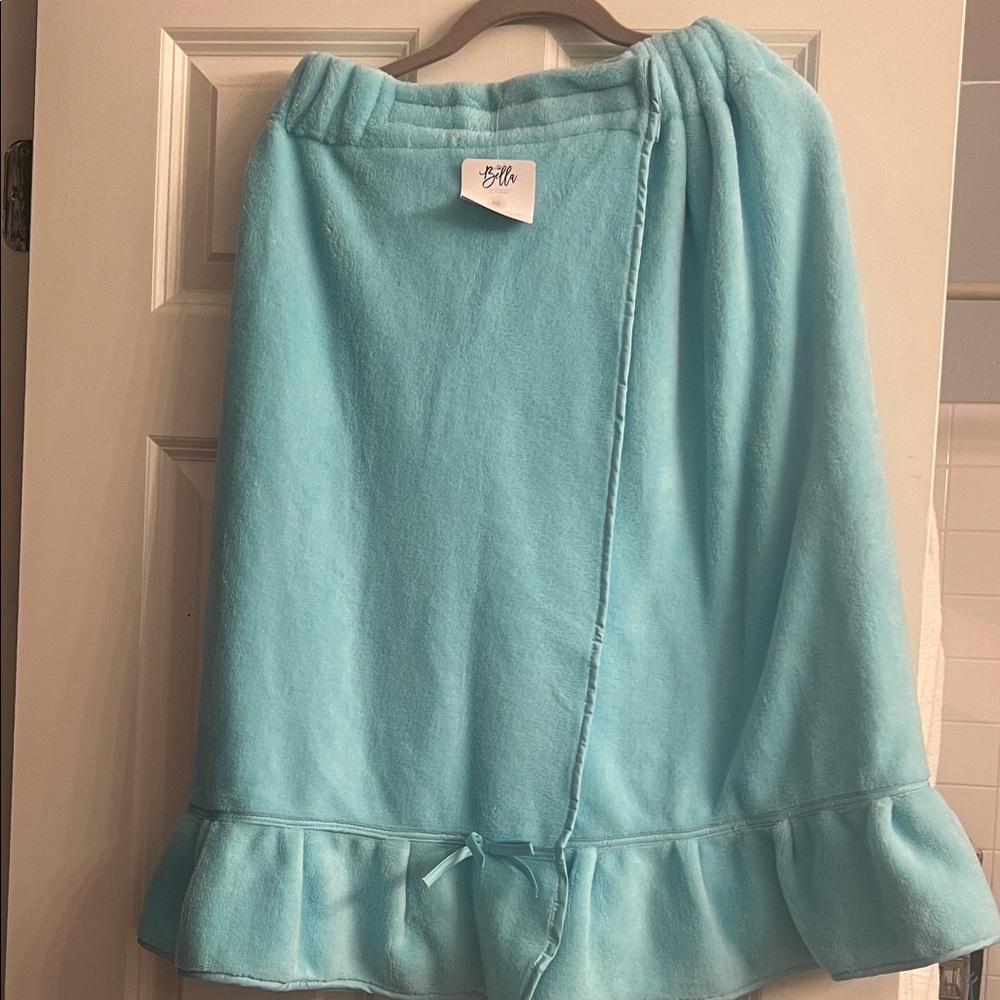 New Teal Ruffled Bow bottom Velour plush Bath Spa Wrap. Velcro to closure